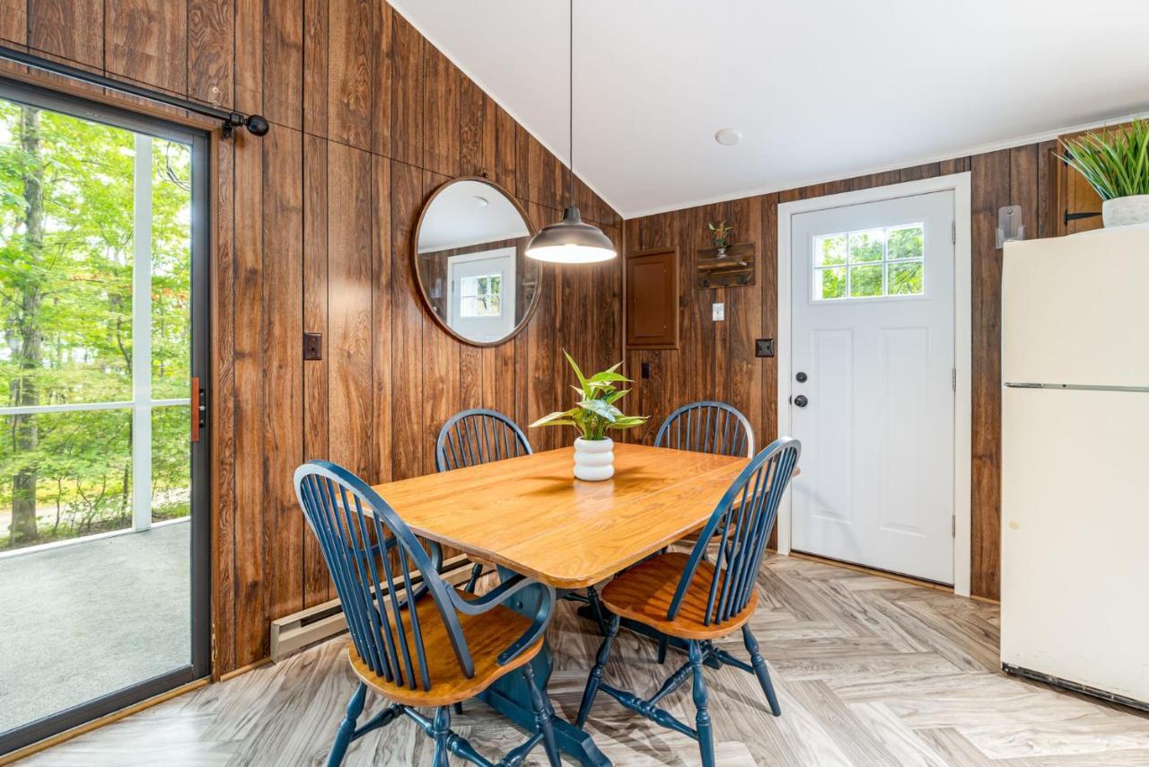 Вилла Modern W Fire Pit Deck, Grill & Hot Tub Беркли-Спрингс Экстерьер фото