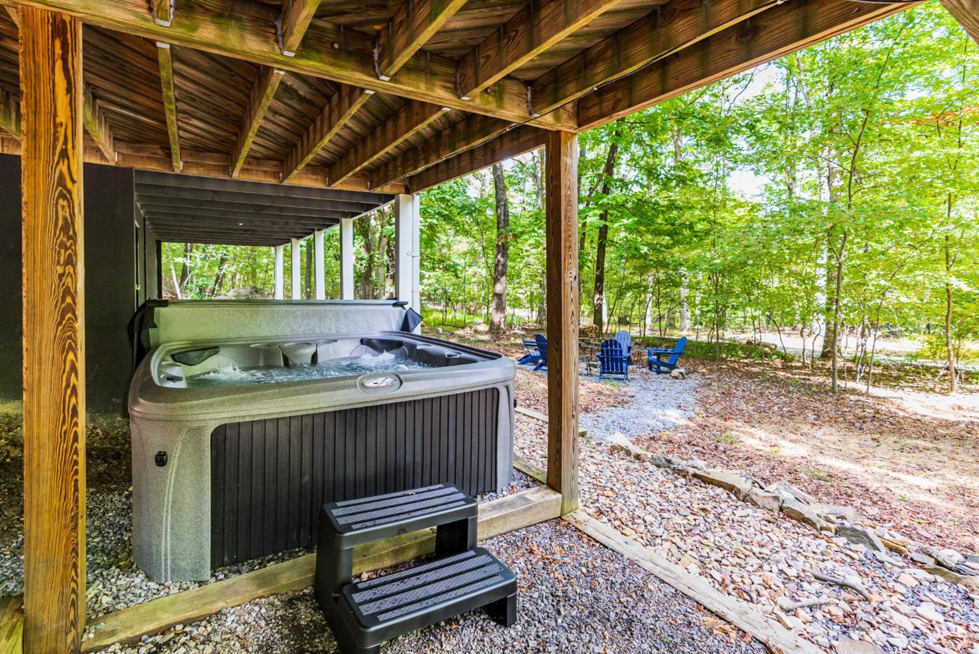 Вилла Modern W Fire Pit Deck, Grill & Hot Tub Беркли-Спрингс Экстерьер фото